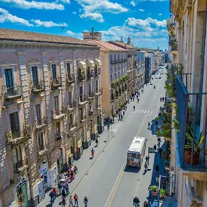 https://the-artist-home-catania-centro.sicilyhotelsitaly.net